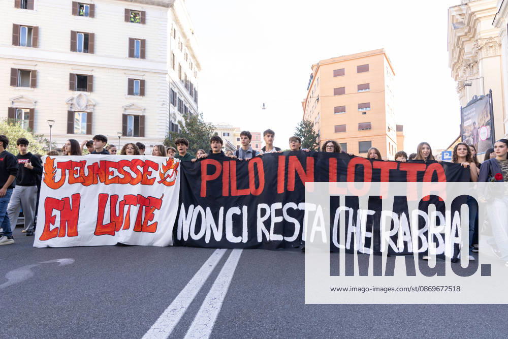 IPA89755958 - Rome, October 16, 2026: Student demonstration in Rome on No Meloni Day against Minister Valditara and the Education Decree-Law