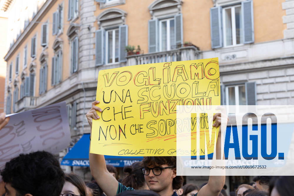 IPA89755961 - Rome, October 16, 2026: Student demonstration in Rome on No Meloni Day against Minister Valditara and the Education Decree-Law
