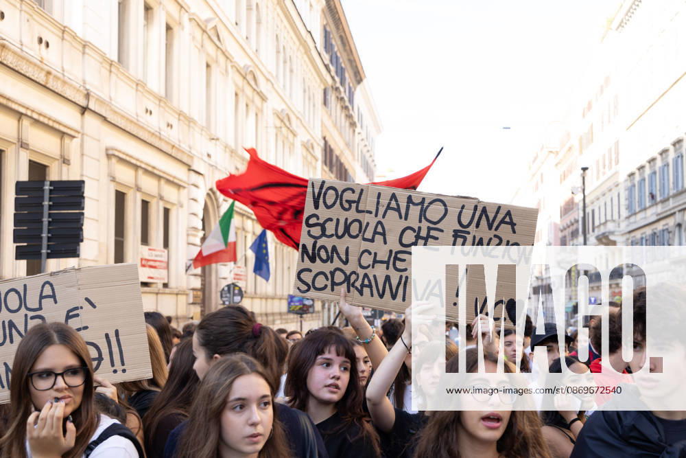 IPA89755971 - Rome, October 16, 2026: Student demonstration in Rome on No Meloni Day against Minister Valditara and the Education Decree-Law