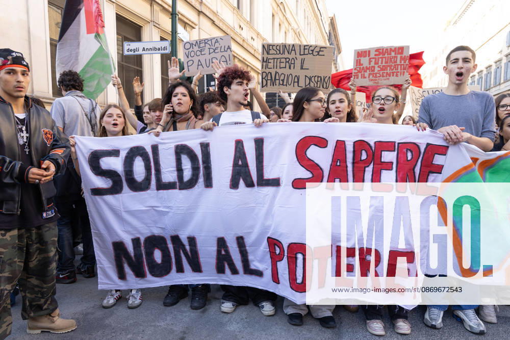 IPA89755972 - Rome, October 16, 2026: Student demonstration in Rome on No Meloni Day against Minister Valditara and the Education Decree-Law