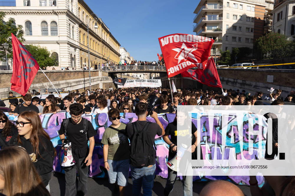 IPA89755987 - Rome, October 16, 2026: Student demonstration in Rome on No Meloni Day against Minister Valditara and the Education Decree-Law