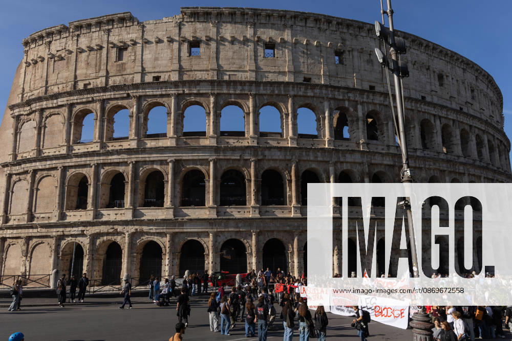 IPA89755992 - Rome, October 16, 2026: Student demonstration in Rome on No Meloni Day against Minister Valditara and the Education Decree-Law