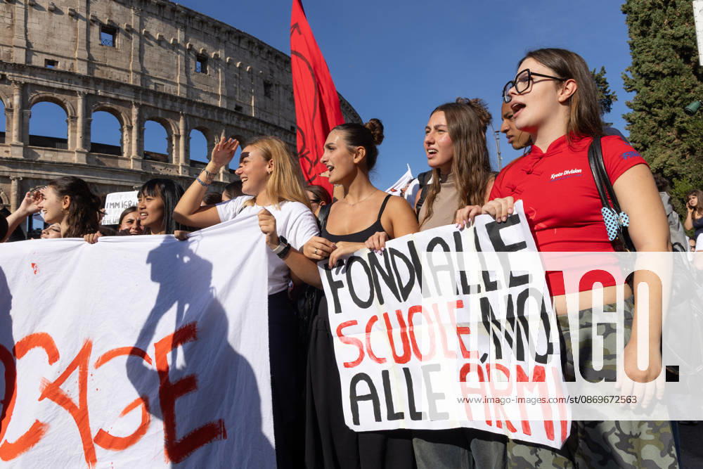 IPA89756004 - Rome, October 16, 2026: Student demonstration in Rome on No Meloni Day against Minister Valditara and the Education Decree-Law
