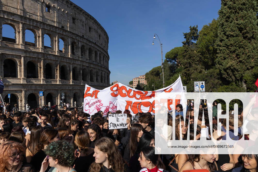 IPA89756007 - Rome, October 16, 2026: Student demonstration in Rome on No Meloni Day against Minister Valditara and the Education Decree-Law