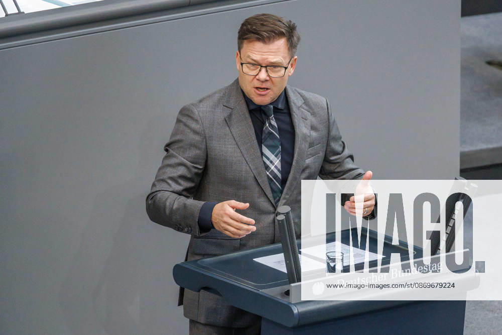 Bundestag: Carsten Schneider (SPD), Minister for the Environment, Climate Action, Nature Conservation, and Nuclear Safety, at the German Bundestag on October 16, 2026, in Berlin, Berlin, Berlin, Germany, Bundestag