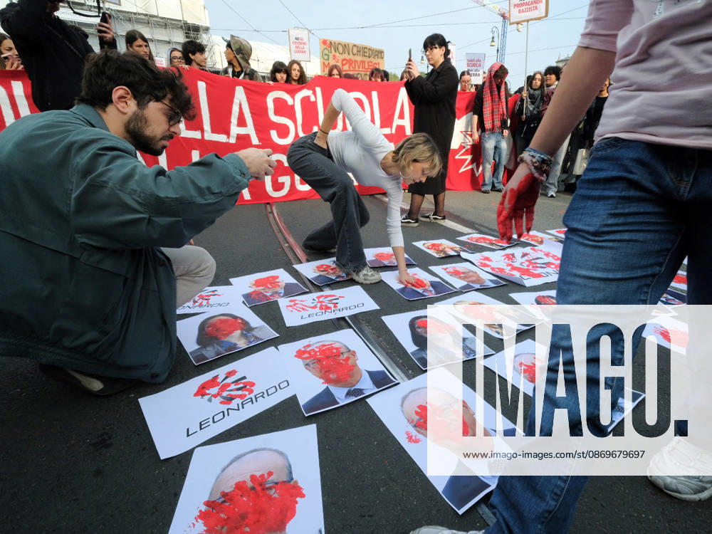IPA89758441 - Turin, October 16, 2026: Student protests calling for funding for schools, not for war