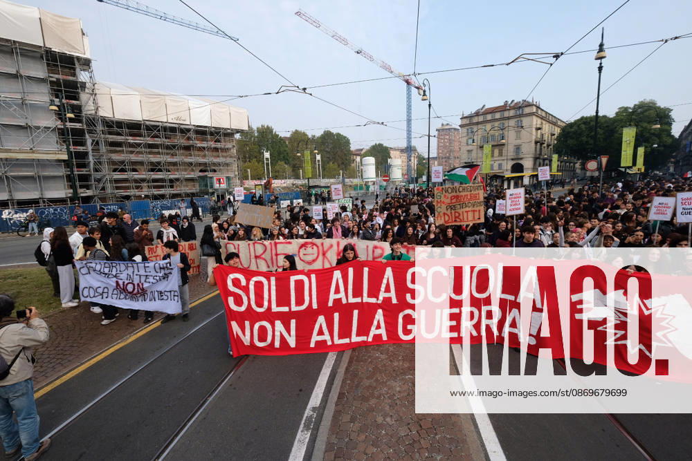 IPA89758459 - Turin, October 16, 2026: Student protests calling for funding for schools, not for war
