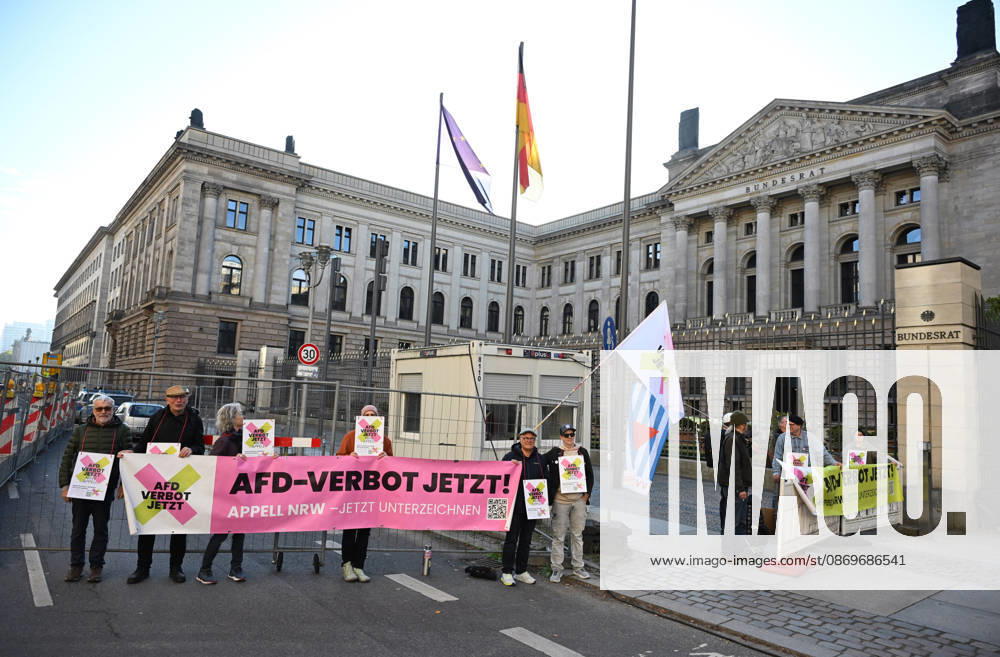 Rally calling for an AfD ban in Berlin BERLIN, GERMANY - OCTOBER 16: People take part in a rally near the Bundesrat calling for proceedings to ban the far-right Alternative for Germany (AfD) party and urge North Rhine-Westphalia Minister-President Hendrik Wust to support their demand, as he is set to be elected President of the Bundesrat that day, in Berlin, Germany, on 16 October 2026. The rally is organized by the alliance NRW Appeal: AfD Ban Now, which reportedly collected more than 120,000 signatures in support of an AfD ban in North Rhine-Westphalia and is urging the Bundesrat to initiate proceedings before the Federal Constitutional Court to ban the party. Volodymyr Sindieiev Anadolu Berlin Germany. Editorial use only. Please get