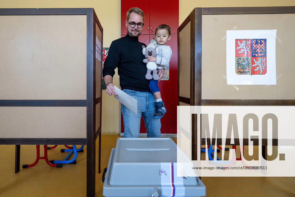 TOP 09 Chairman Matej Ondrej Havel cast his vote in the second round of the Senate elections in the Hradec Kralove district, in Hradec Kralove, Hradec Kralove Region, Czech republic on October 16, 2026. (CTKxPhoto DavidxTanecek) CTKPhotoP2026101605160 CTKPhotoP2026101605160
