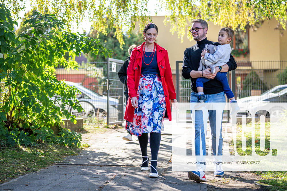 TOP 09 Chairman Matej Ondrej Havel with his family arrive to cast their vote in the second round of the Senate elections in the Hradec Kralove district, in Hradec Kralove, Hradec Kralove Region, Czech republic on October 16, 2026. (CTKxPhoto DavidxTanecek) CTKPhotoP2026101605269 CTKPhotoP2026101605269