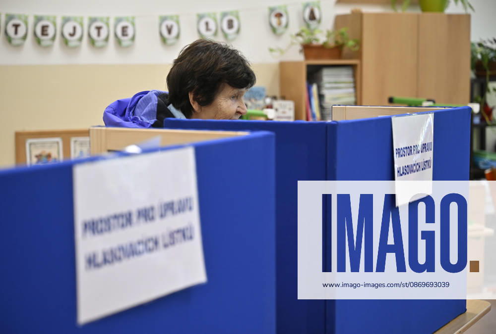 A voter cast her vote in the second round of the Senate elections in Zlin, Zlin Region, Czech republic on October 16, 2026. (CTKxPhoto DaliborxGluck) CTKPhotoP2026101605491 CTKPhotoP2026101605491
