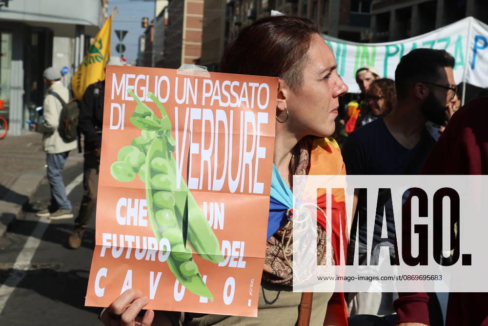 IPA89762497 - Bologna, October 16, 2026. Students and environmentalists gathered to demonstrate in support of the environment and against war on International Climate Day. Pictured is the march organized by Extinction Rebellion and Legambiente.