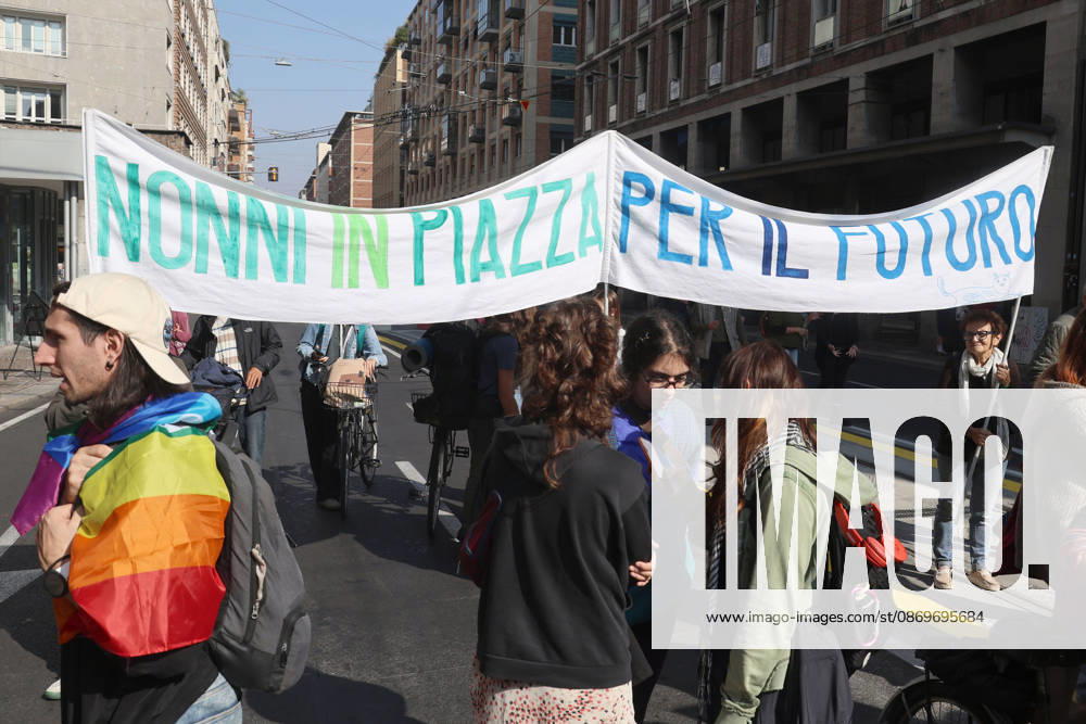 IPA89762500 - Bologna, October 16, 2026. Students and environmentalists gathered to demonstrate in support of the environment and against war on International Climate Day. Pictured is the march organized by Extinction Rebellion and Legambiente.