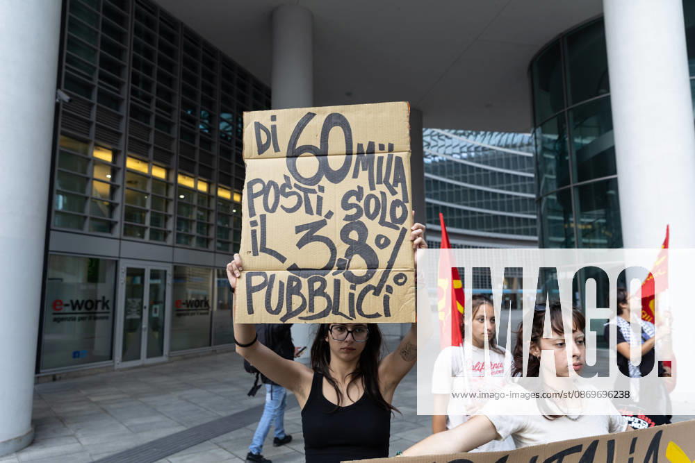 IPA89762905 - Milan, October 16, 2026, Via Melchiorre Gioia, Palazzo Lombardia. Pictured: The protest by young UDU students who had set up tents at BAM Park in Porta Nuova; the demonstration in front of the Regional Government Building with smoke bombs and signs.