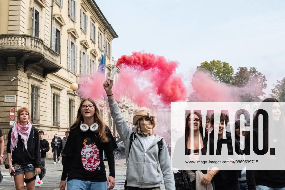 Reportage - Student strike in Turin Some students holding a smoke bomb during the march during Student strike in Turin, Reportage in Turin, Italy, October 16 2026 Turin City of Turin Italy