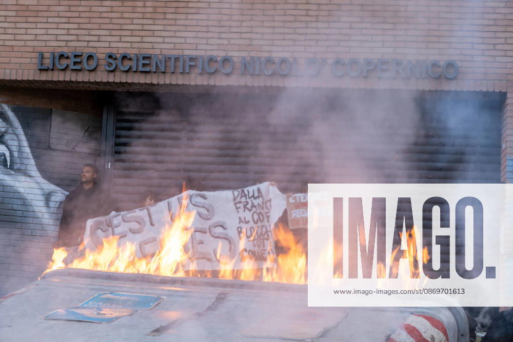IPA89764836 - Students blocking the entrance to the Nicolo Copernico Science High School. Bologna, Italy