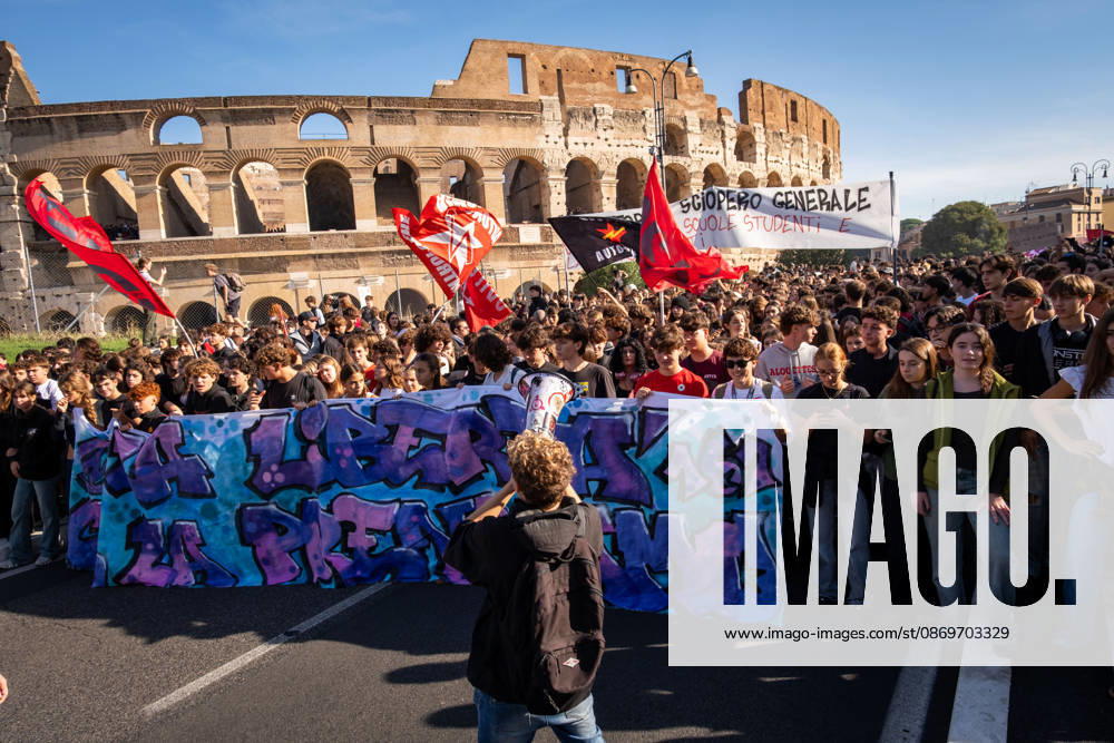 Thousands of students are taking to the streets to protest against the Meloni governments education policies. The students demands include: No one is a foreigner; fund schools, not war; and no to the militarization of school. Were taking our freedom reads the banner. Rome Italy - ZUMAg256 20261016_znp_g256_009
