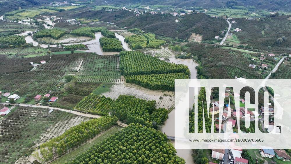 Heavy rains hit Duzce, Turkiye DUZCE, TURKIYE - OCTOBER 16: An aerial view shows floodwaters from the overflowing Melen River covering agricultural land near Demiracma village as heavy rain continues in the Akcakoca and Kocaali areas, on October 16, 2026 in Duzce, Turkiye. The river, which flows into the Black Sea, reached some residential areas after overflowing its banks. At Melenagzi Harbor, four small fishing boats reportedly capsized and drifted out to sea, while three others sank inside the harbor. Omer Urer Anadolu Duzce Turkey. Editorial use only. Please get in touch for any other usage.
