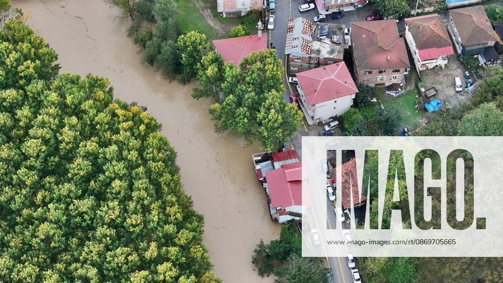 Heavy rains hit Duzce, Turkiye DUZCE, TURKIYE - OCTOBER 16: An aerial view shows floodwaters from the overflowing Melen River covering agricultural land near Demiracma village as heavy rain continues in the Akcakoca and Kocaali areas, on October 16, 2026 in Duzce, Turkiye. The river, which flows into the Black Sea, reached some residential areas after overflowing its banks. At Melenagzi Harbor, four small fishing boats reportedly capsized and drifted out to sea, while three others sank inside the harbor. Omer Urer Anadolu Duzce Turkey. Editorial use only. Please get in touch for any other usage.