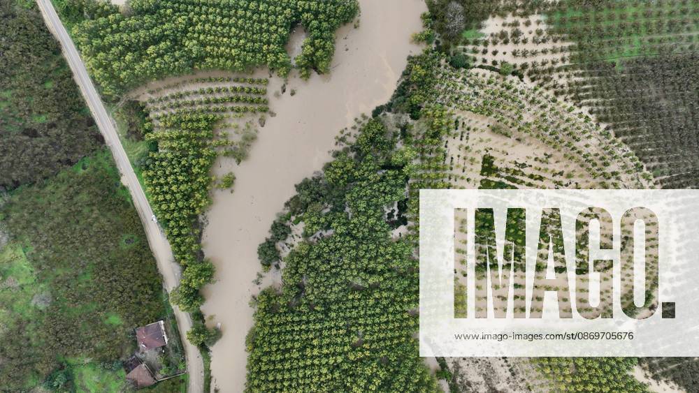 Heavy rains hit Duzce, Turkiye DUZCE, TURKIYE - OCTOBER 16: An aerial view shows floodwaters from the overflowing Melen River covering agricultural land near Demiracma village as heavy rain continues in the Akcakoca and Kocaali areas, on October 16, 2026 in Duzce, Turkiye. The river, which flows into the Black Sea, reached some residential areas after overflowing its banks. At Melenagzi Harbor, four small fishing boats reportedly capsized and drifted out to sea, while three others sank inside the harbor. Omer Urer Anadolu Duzce Turkey. Editorial use only. Please get in touch for any other usage.