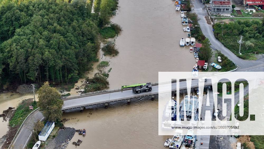 Heavy rains hit Duzce, Turkiye DUZCE, TURKIYE - OCTOBER 16: An aerial view shows the swollen Melen River flowing beneath a bridge and surrounding nearby roads and facilities after heavy rain caused the river to overflow, on October 16, 2026 in Duzce, Turkiye. Floodwaters covered agricultural land and reached some residential areas around Demiracma village, while at Melenagzi Harbor four small fishing boats reportedly capsized and drifted out to sea and three others sank inside the harbor. Omer Urer Anadolu Duzce Turkey. Editorial use only. Please get in touch for any other usage.