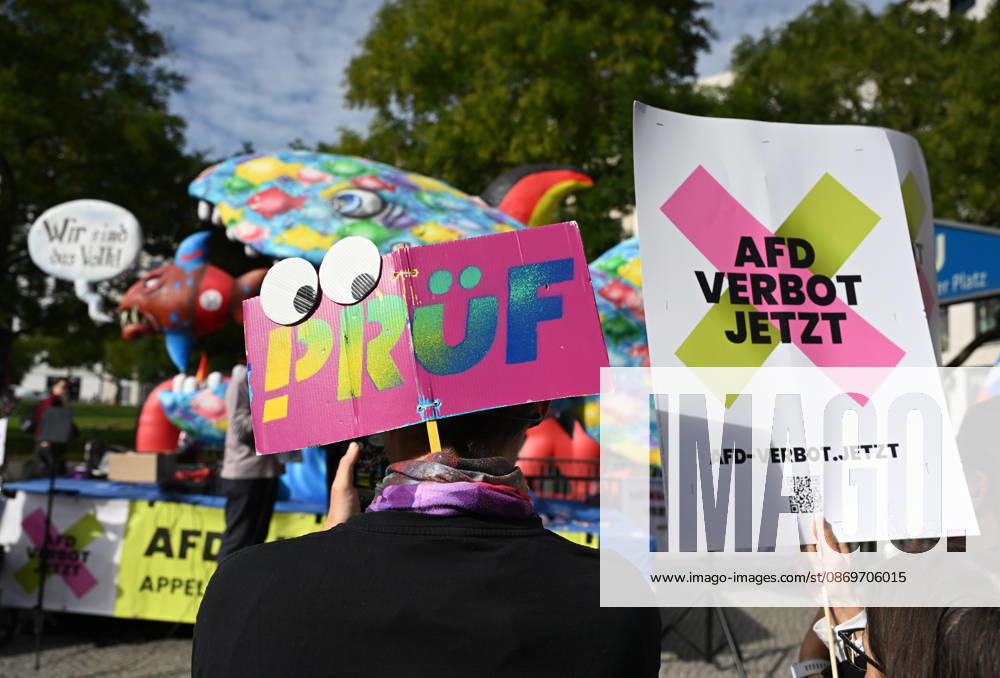 Rally calling for an AfD ban in Berlin BERLIN, GERMANY - OCTOBER 16: People take part in a rally near the Bundesrat calling for proceedings to ban the far-right Alternative for Germany (AfD) party and urge North Rhine-Westphalia Minister-President Hendrik Wüst to support their demand, as he is set to be elected President of the Bundesrat that day, in Berlin, Germany, on 16 October 2026. The rally is organized by the alliance NRW Appeal: AfD Ban Now , which reportedly collected more than 120,000 signatures in support of an AfD ban in North Rhine-Westphalia and is urging the Bundesrat to initiate proceedings before the Federal Constitutional Court to ban the party. Volodymyr Sindieiev Anadolu Berlin Germany. Editorial use only. Please get