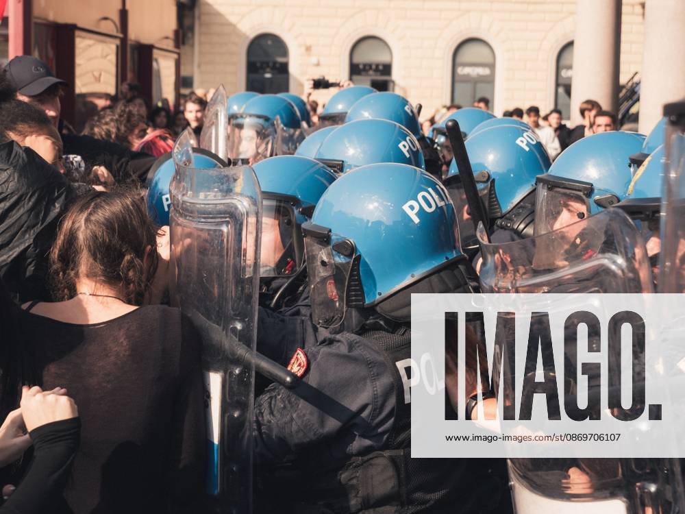 BOLOGNA, ITALY, OCTOBER 16, 2026: Students march through central Bologna demanding improved school conditions and greater investment in education rather than military spending, during a day of student demonstrations across Italy. Bologna Italy - ZUMAq101 20261016_zna_q101_209