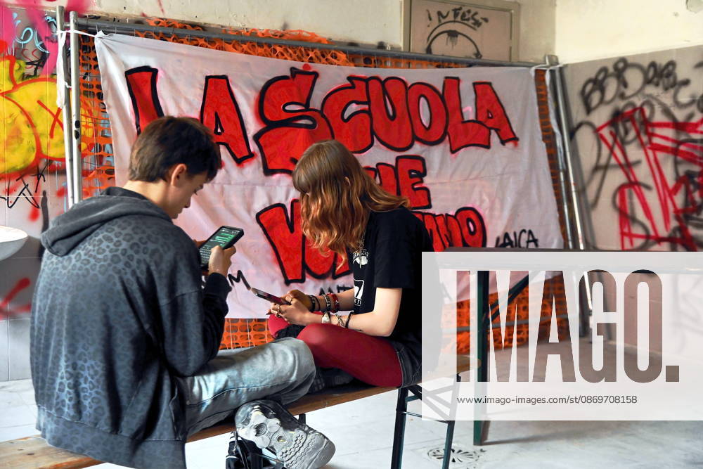IPA89766287 - Milan, October 16, 2026: Student protest, occupation of the former morgue