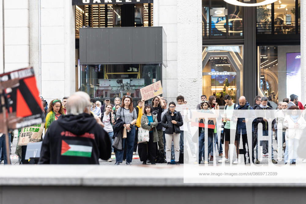 IPA89767260 - Milan, October 16, 2026, Piazza San Babila, Fridays for Future Italy rally, global climate strike photos of climate and environmental activists: