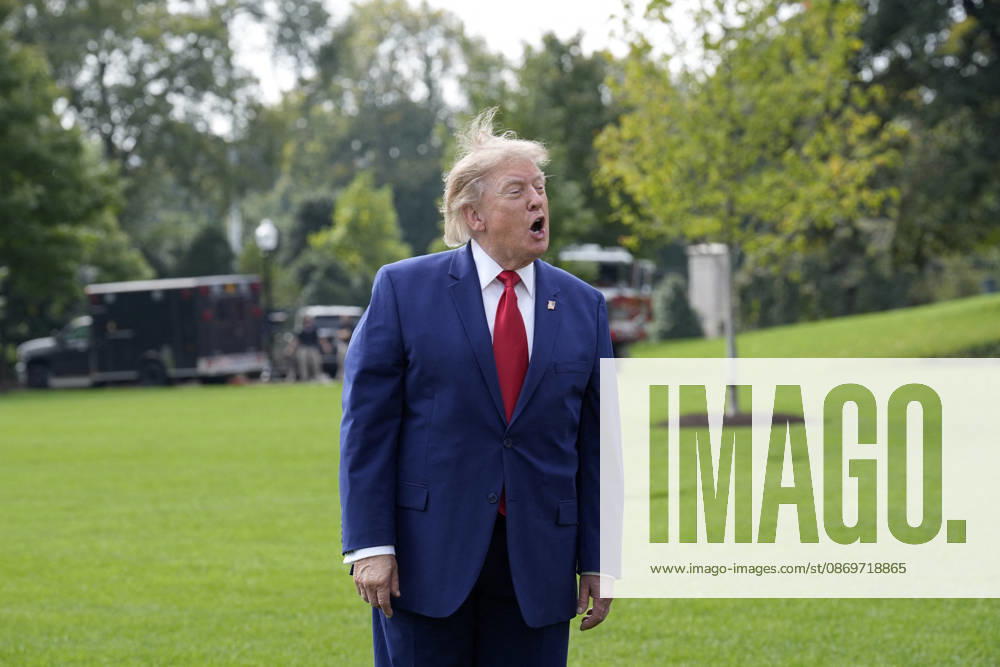 Donald Trump departs to Georgia and Florida - Washington US President Donald Trump talks to the members of the media on the South Lawn as he departs the White House in Washington en route Dalton, Georgia on October 16, 2026. Photo by Yuri Gripas ABACAPRESS.COM Washington DC United States
