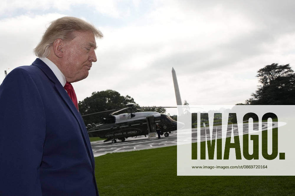 Donald Trump departs to Georgia and Florida - Washington US President Donald Trump talks to the members of the media on the South Lawn as he departs the White House in Washington en route Dalton, Georgia on October 16, 2026. Photo by Yuri Gripas ABACAPRESS.COM Washington DC United States