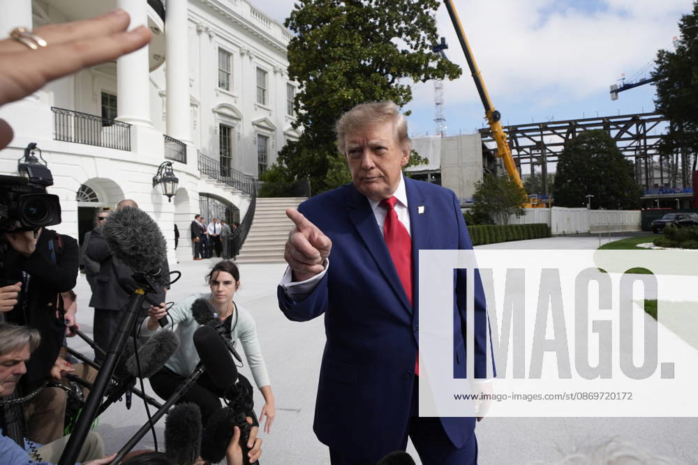 Donald Trump departs to Georgia and Florida - Washington US President Donald Trump talks to the members of the media on the South Lawn as he departs the White House in Washington en route Dalton, Georgia on October 16, 2026. Photo by Yuri Gripas ABACAPRESS.COM Washington DC United States