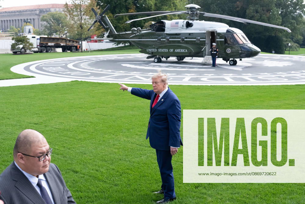 President Donald Trump boards his helicopter for the start of a trip to Georgia on October 16, 2026. Washington United States - ZUMAl312 20261016_znp_l312_025