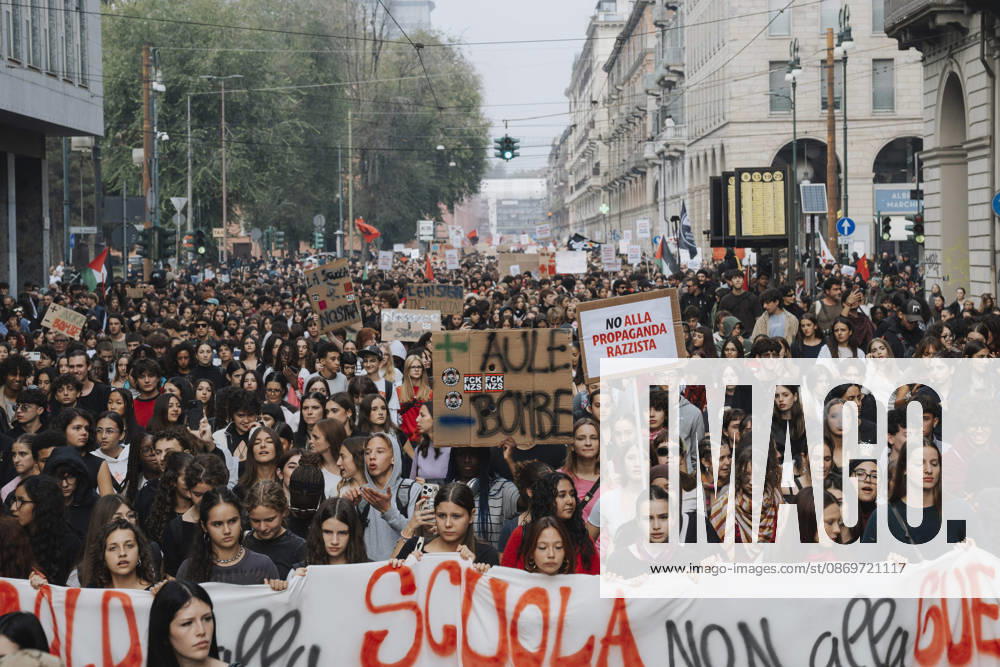 TURIN, ITALY - OCTOBER, 16, 2026..Italian students demonstrate against cuts to public education, the structural deterioration of school buildings and rearmament. Over the past week, many Italian high schools have been occupied in the wake of French students and their demands. Turin ITALY - ZUMAm214 20261016_zip_m214_003