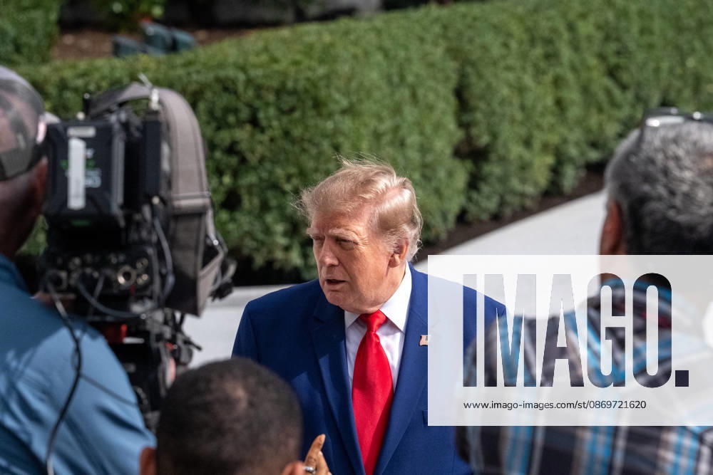 President Donald Trump boards his helicopter for the start of a trip to Georgia on October 16, 2026. Washington United States - ZUMAl312 20261016_znp_l312_008