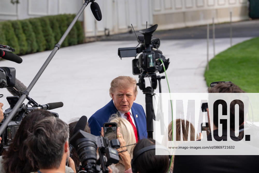 President Donald Trump boards his helicopter for the start of a trip to Georgia on October 16, 2026. Washington United States - ZUMAl312 20261016_znp_l312_007