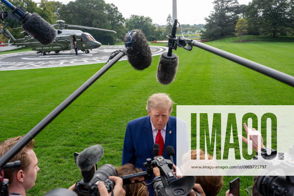 President Donald Trump boards his helicopter for the start of a trip to Georgia on October 16, 2026. Washington United States - ZUMAl312 20261016_znp_l312_019