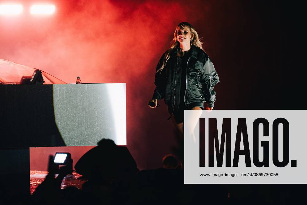 Belgian singer Angele pictured during the Angele Instinct Release Party , a surprise party organized by the Brussels singer to celebrate the release of her album Instinct at the Grote Markt Grand Place, in Brussels, Friday 16 October 2026. EMILExWINDAL 190025742