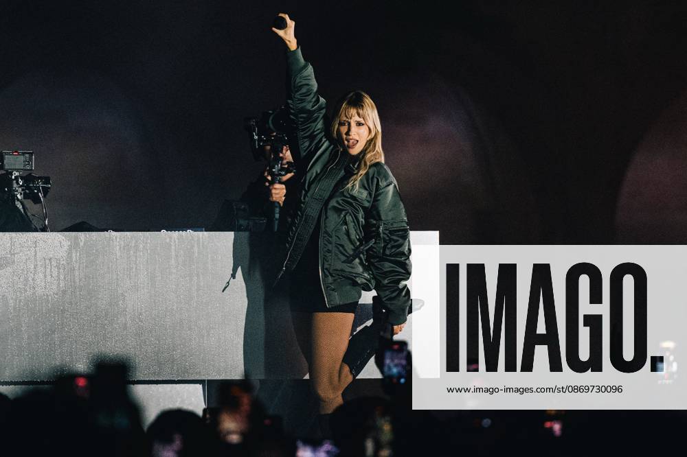 Belgian singer Angele pictured during the Angele Instinct Release Party , a surprise party organized by the Brussels singer to celebrate the release of her album Instinct at the Grote Markt Grand Place, in Brussels, Friday 16 October 2026. EMILExWINDAL 190025699