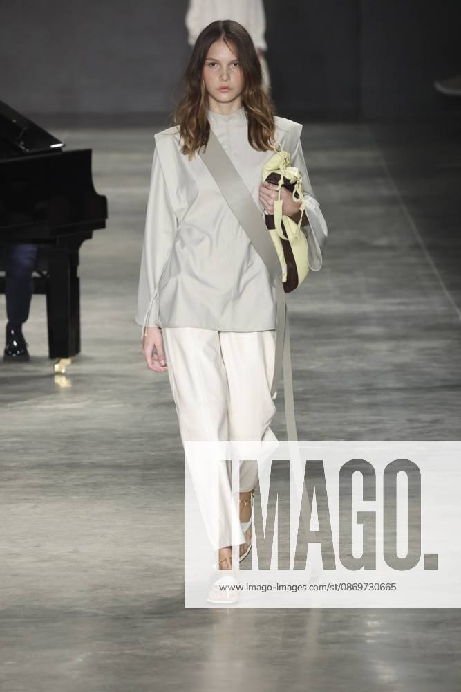 Lilly Sarti presents her collection at Sao Paulo Fashion Week 61. Sao Paulo (SP), 10 16 2026 Fashion SPFW n61 The Lilly Sarti brand presents its collection during Sao Paulo Fashion Week n61, in Sao Paulo, this Friday (16).(Foto: Leco Viana Thenews2 imago images) Lilly Sarti presents her collection at Sao Paulo Fashion Week 61.
