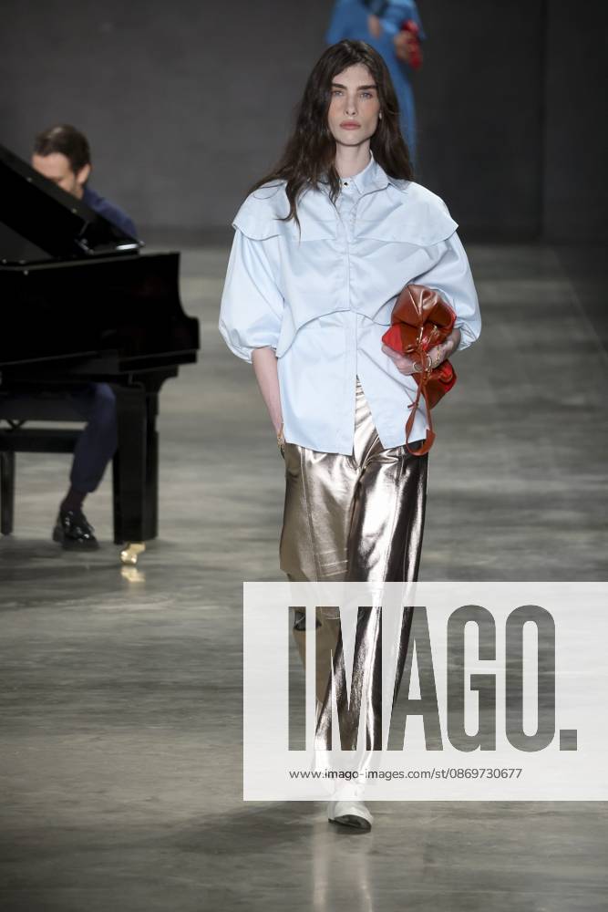 Lilly Sarti presents her collection at Sao Paulo Fashion Week 61. Sao Paulo (SP), 10 16 2026 Fashion SPFW n61 The Lilly Sarti brand presents its collection during Sao Paulo Fashion Week n61, in Sao Paulo, this Friday (16).(Foto: Leco Viana Thenews2 imago images) Lilly Sarti presents her collection at Sao Paulo Fashion Week 61.