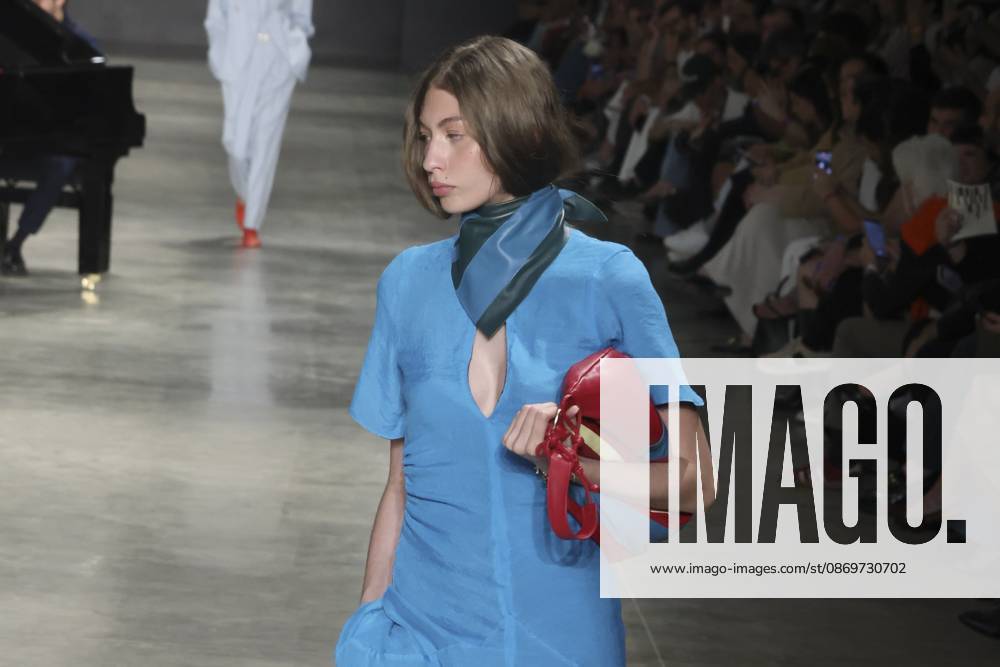 Lilly Sarti presents her collection at Sao Paulo Fashion Week 61. Sao Paulo (SP), 10 16 2026 Fashion SPFW n61 The Lilly Sarti brand presents its collection during Sao Paulo Fashion Week n61, in Sao Paulo, this Friday (16).(Foto: Leco Viana Thenews2 imago images) Lilly Sarti presents her collection at Sao Paulo Fashion Week 61.