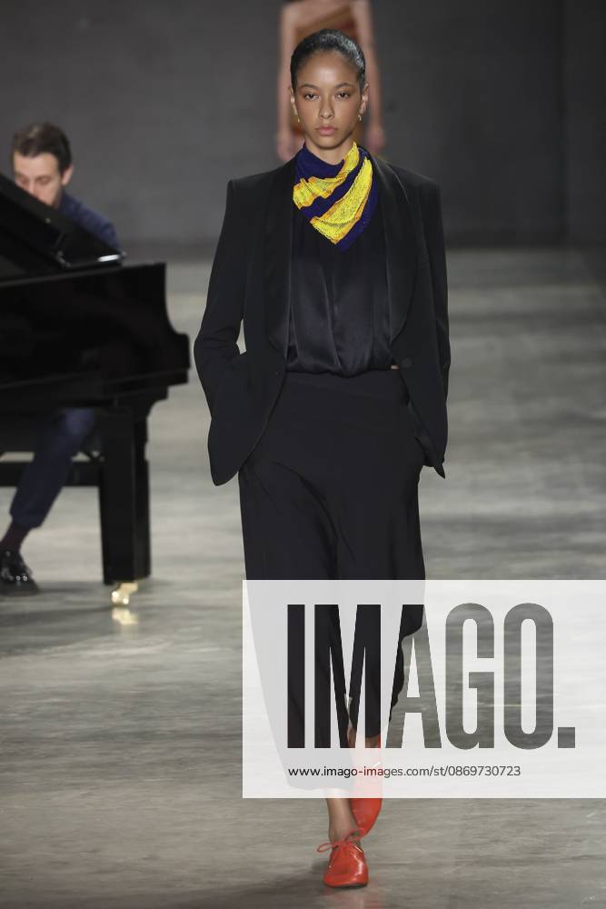 Lilly Sarti presents her collection at Sao Paulo Fashion Week 61. Sao Paulo (SP), 10 16 2026 Fashion SPFW n61 The Lilly Sarti brand presents its collection during Sao Paulo Fashion Week n61, in Sao Paulo, this Friday (16).(Foto: Leco Viana Thenews2 imago images) Lilly Sarti presents her collection at Sao Paulo Fashion Week 61.