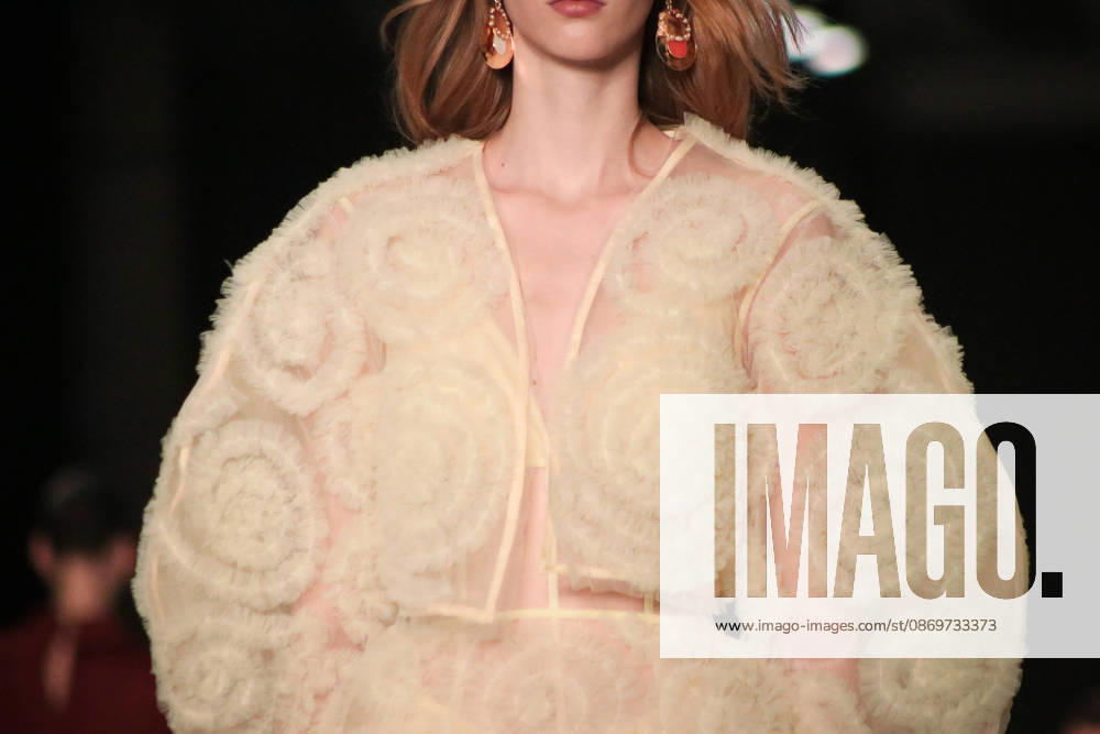SãO PAULO, SP - 16.10.2026: SPFW N61 - Designer Lilly Sarti presents a collection that explores the contrast between feminine strength and delicacy this Friday (16), at the 61st edition of São Paulo Fashion Week (SPFW), at the Pavilhão das Culturas Brasileiras, in Parque Ibirapuera, in São Paulo (SP). The show was accompanied by live grand piano music by Pablo Rossi. x3032995x AngÃ licaxAlves