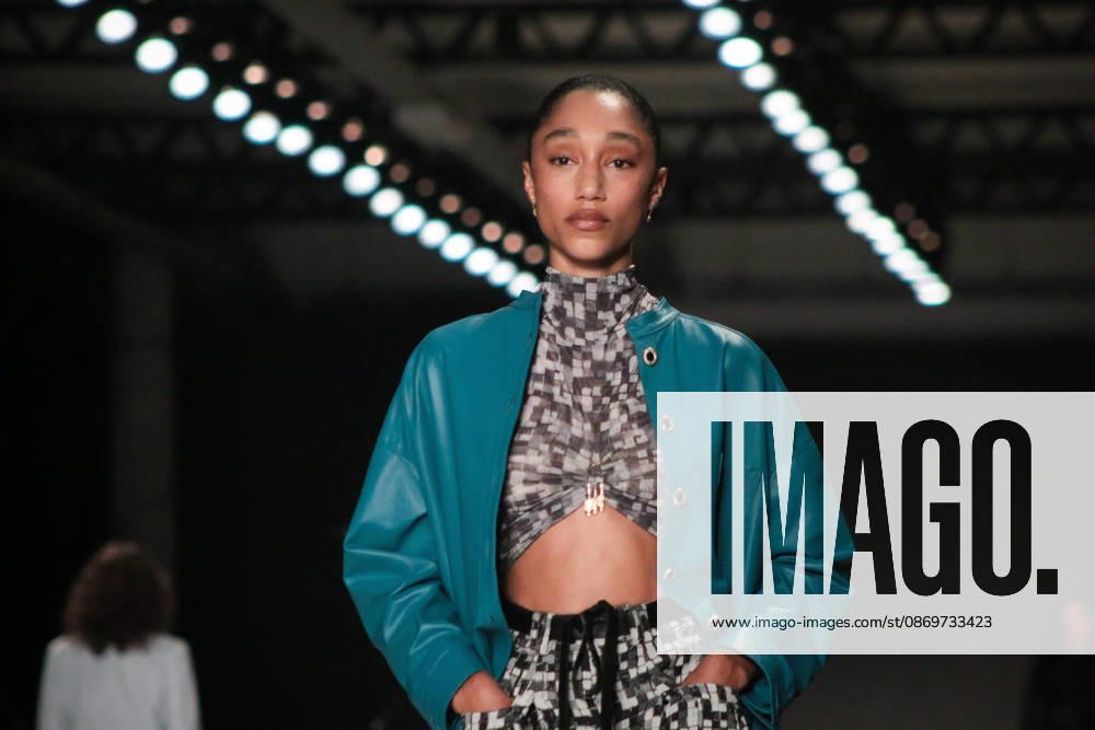 SãO PAULO, SP - 16.10.2026: SPFW N61 - Designer Lilly Sarti presents a collection that explores the contrast between feminine strength and delicacy this Friday (16), at the 61st edition of São Paulo Fashion Week (SPFW), at the Pavilhão das Culturas Brasileiras, in Parque Ibirapuera, in São Paulo (SP). The show was accompanied by live grand piano music by Pablo Rossi. x3033012x AngÃ licaxAlves