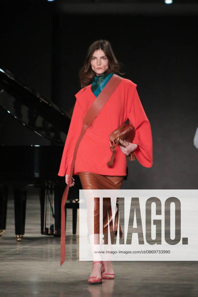SãO PAULO, SP - 16.10.2026: SPFW N61 - Designer Lilly Sarti presents a collection that explores the contrast between feminine strength and delicacy this Friday (16), at the 61st edition of São Paulo Fashion Week (SPFW), at the Pavilhão das Culturas Brasileiras, in Parque Ibirapuera, in São Paulo (SP). The show was accompanied by live grand piano music by Pablo Rossi. x3033051x Angà licaxAlves