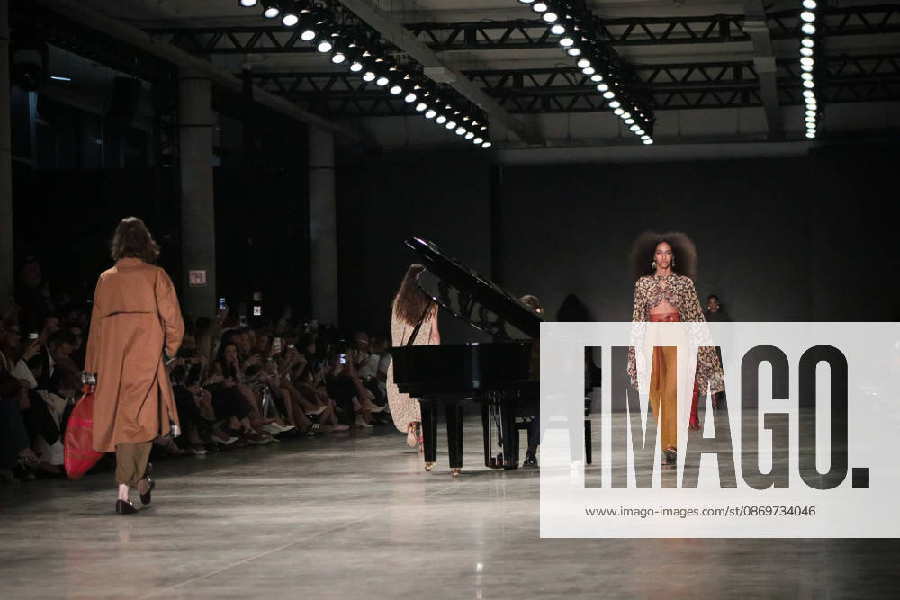 SãO PAULO, SP - 16.10.2026: SPFW N61 - Designer Lilly Sarti presents a collection that explores the contrast between feminine strength and delicacy this Friday (16), at the 61st edition of São Paulo Fashion Week (SPFW), at the Pavilhão das Culturas Brasileiras, in Parque Ibirapuera, in São Paulo (SP). The show was accompanied by live grand piano music by Pablo Rossi. x3033067x Angà licaxAlves