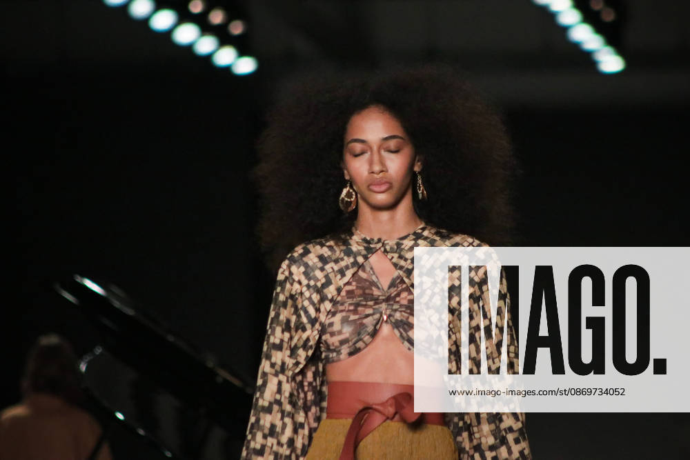 SãO PAULO, SP - 16.10.2026: SPFW N61 - Designer Lilly Sarti presents a collection that explores the contrast between feminine strength and delicacy this Friday (16), at the 61st edition of São Paulo Fashion Week (SPFW), at the Pavilhão das Culturas Brasileiras, in Parque Ibirapuera, in São Paulo (SP). The show was accompanied by live grand piano music by Pablo Rossi. x3033069x AngÃ licaxAlves
