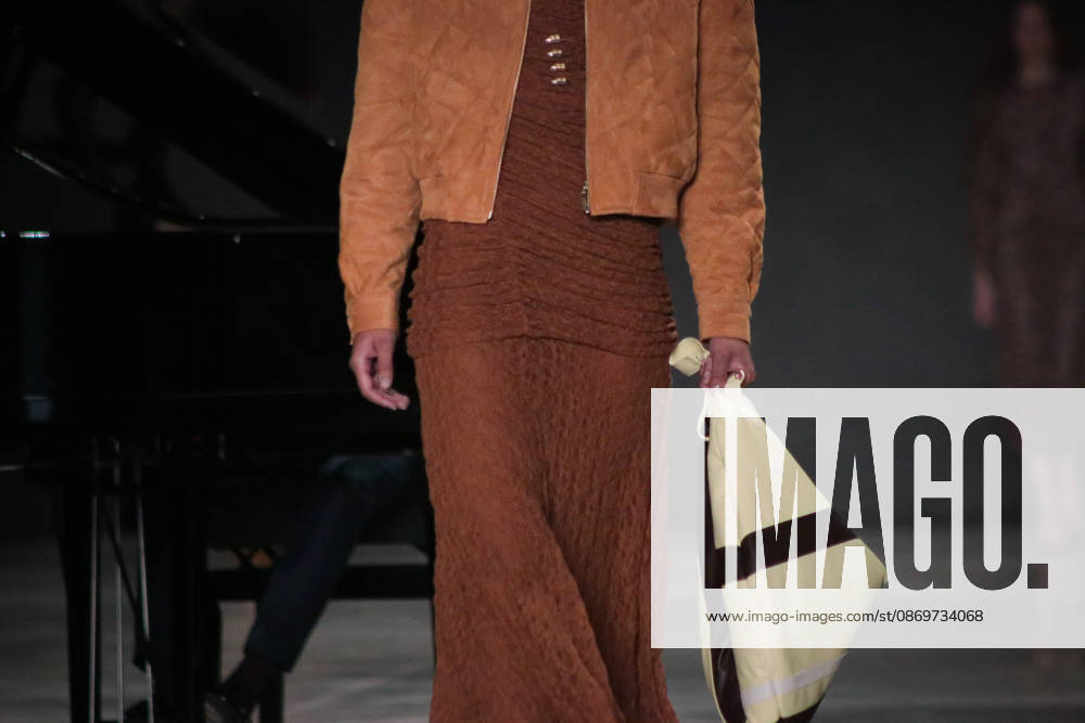 SãO PAULO, SP - 16.10.2026: SPFW N61 - Designer Lilly Sarti presents a collection that explores the contrast between feminine strength and delicacy this Friday (16), at the 61st edition of São Paulo Fashion Week (SPFW), at the Pavilhão das Culturas Brasileiras, in Parque Ibirapuera, in São Paulo (SP). The show was accompanied by live grand piano music by Pablo Rossi. x3033074x AngÃ licaxAlves
