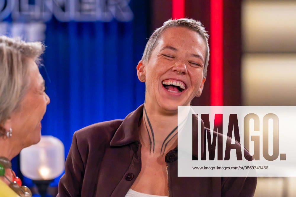 Cologne Meetup on October 16, 2026. Pictured: Stefanie Heinzmann, a pop and soul singer from Switzerland, laughing. As always, Susan Link and Micky Beisenherz interview their guests with sensitivity and humor. Cologne, North Rhine-Westphalia, Germany